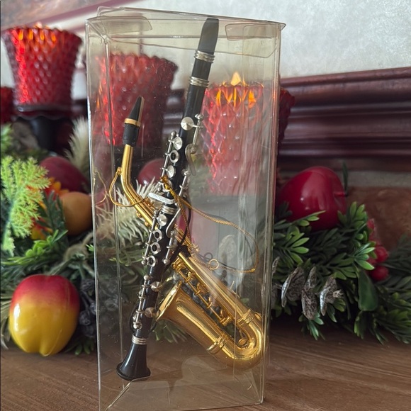 Vintage 1997 Miniature Gold and Black Saxophone Ornament  Collectibles - Picture 4 of 6